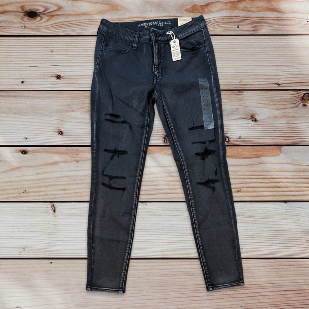 American Eagle NWT distressed black Jegging jeans